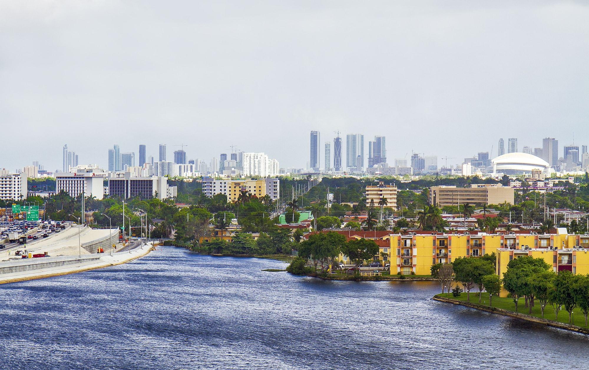Hilton Miami Airport Blue Lagoon Miami Springs Bagian luar foto