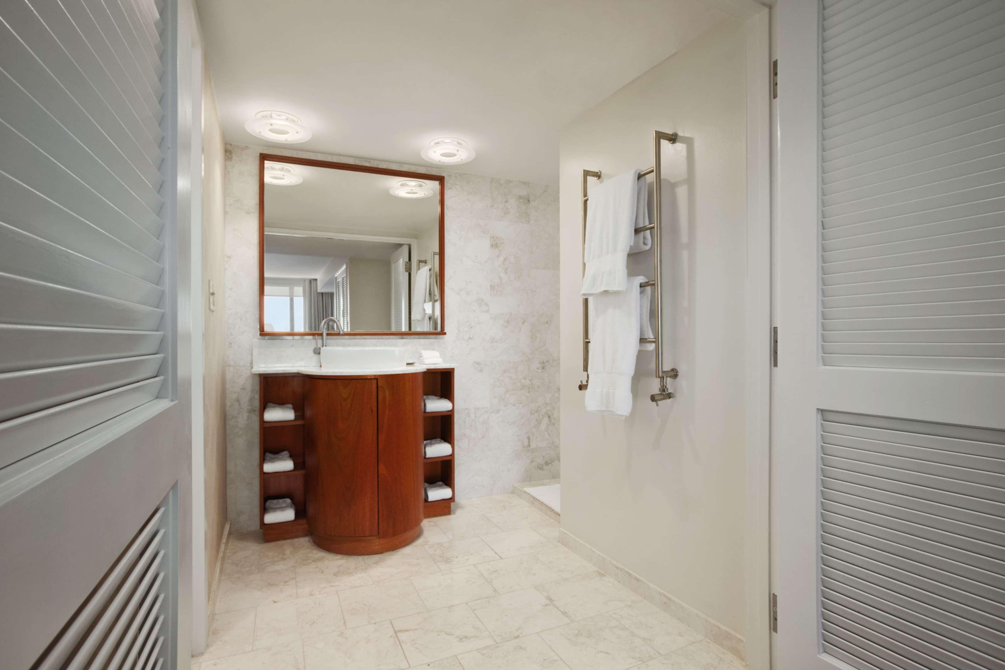 Hilton Miami Airport Blue Lagoon Miami Springs Bagian luar foto