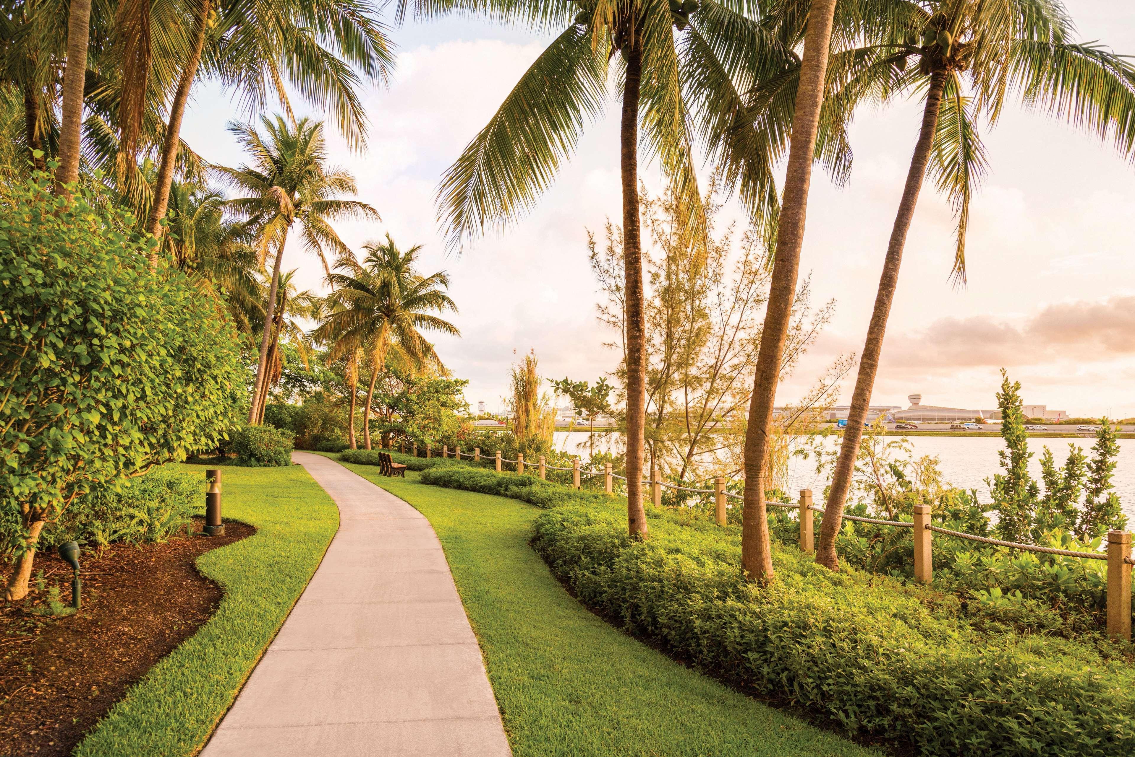 Hilton Miami Airport Blue Lagoon Miami Springs Bagian luar foto