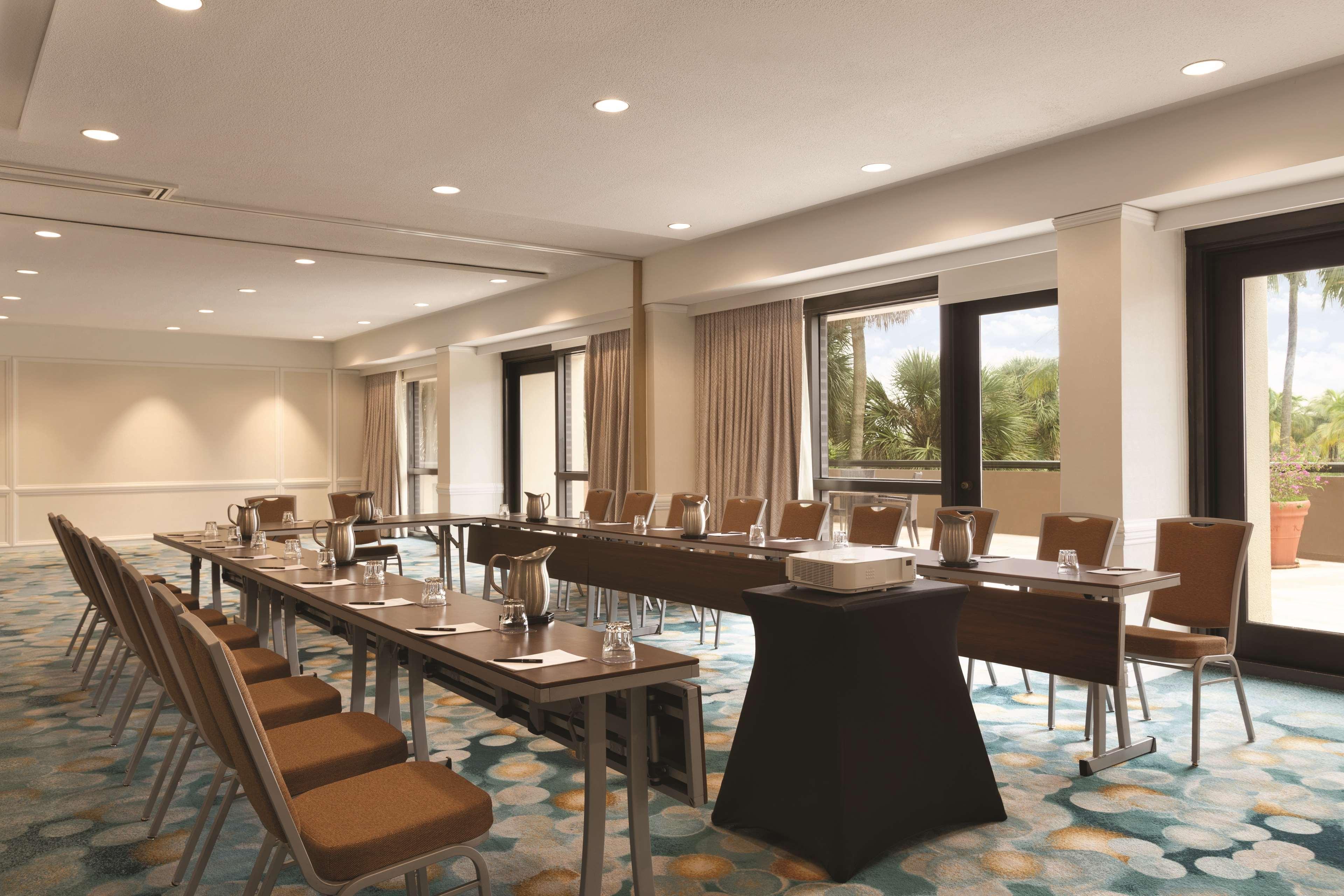Hilton Miami Airport Blue Lagoon Miami Springs Bagian luar foto