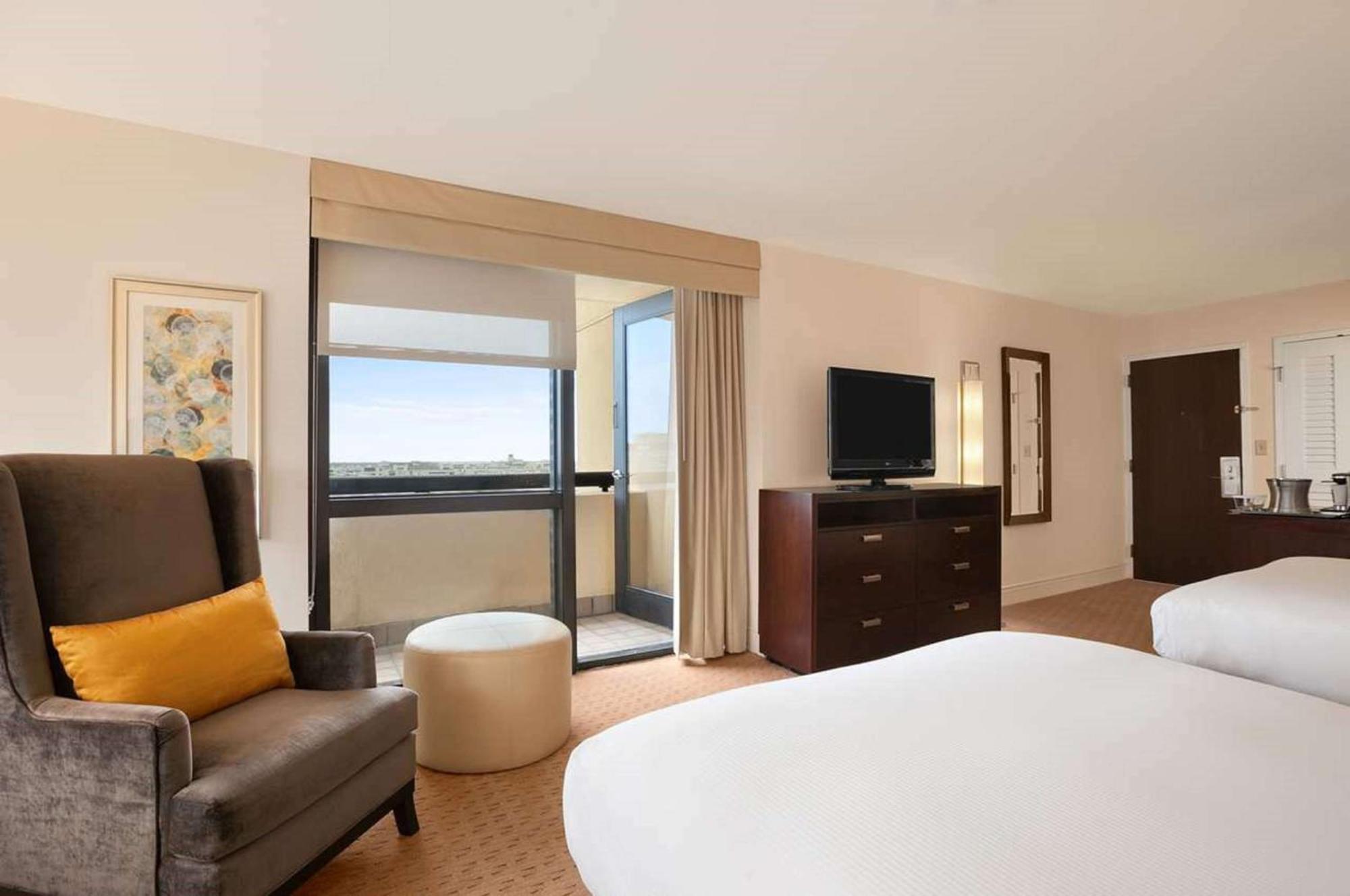 Hilton Miami Airport Blue Lagoon Miami Springs Bagian luar foto
